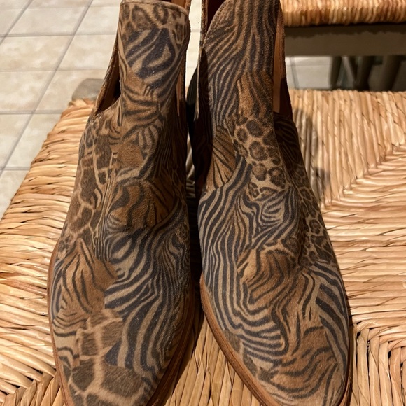 Brand new FREE PEOPLE animal charm booties - Picture 5 of 8